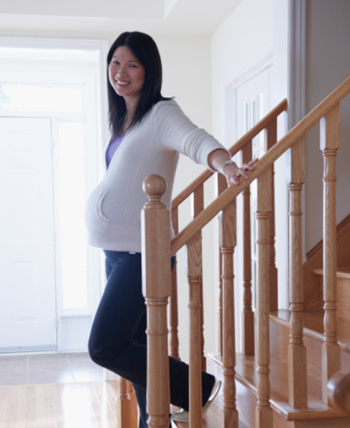 Phụ nữ chăm sóc thai nhi ở tháng thứ 5-a