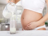 Mẹo chọn sữa tốt cho bà bầu 3 tháng đầu thai kỳ