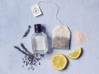 Cách làm xịt khoáng trị mụn từ cây chè