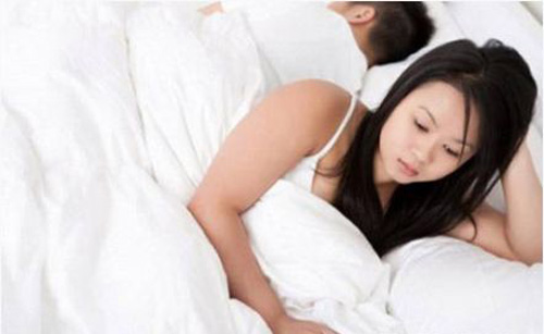 kinh-te-am-dam-anh-huong-quan-he-vo-chong