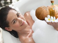 Cách làm trắng da toàn thân với 3 loại dầu